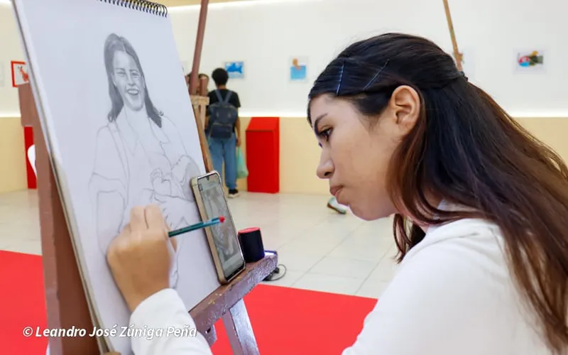 Talento artístico es apreciado en la exposición “Colores de la Revolución”