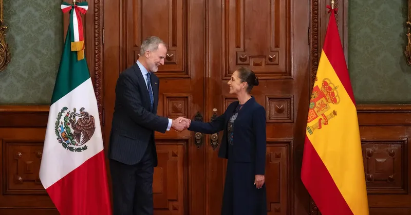Sheinbaum estrecha la mano del Rey Felipe VI y cicatriza la herida de AMLO con España