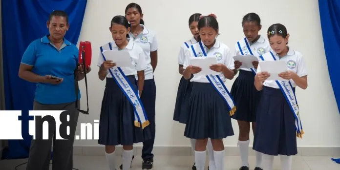 Estudiantes de Bilwi celebran la identidad y la cultura caribeña en el festival Mi...