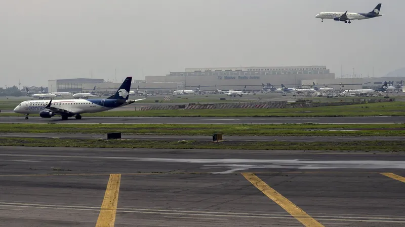 Investigan en México la presunta filtración de millones de registros de usuarios de una aerolínea