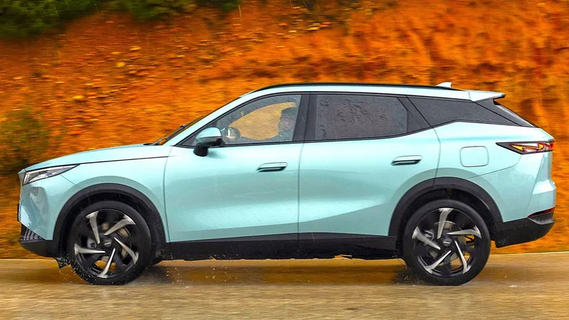 1.200 km y hasta 12.950 € de rebaja: este SUV híbrido de OMODA se queda a precio de risa en España con el Plan Auto+