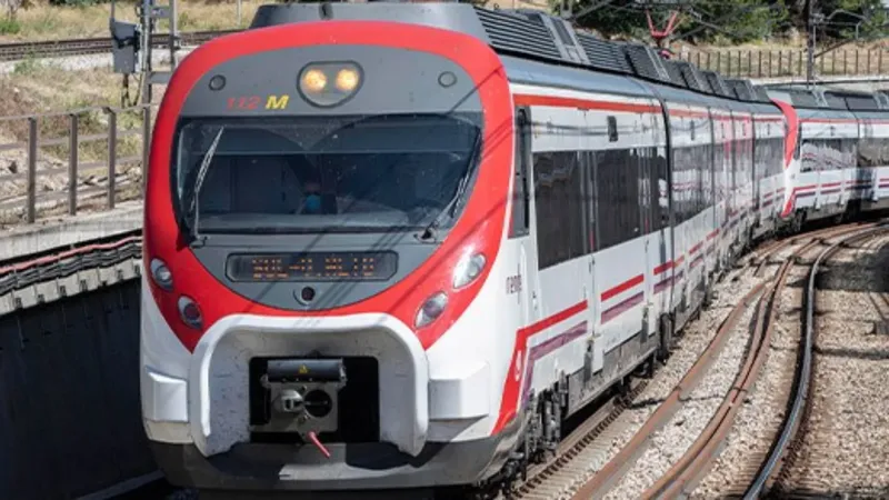 Renfe informa de cientos de retrasos y los usuarios enfurecen: ten a mano tu móvil