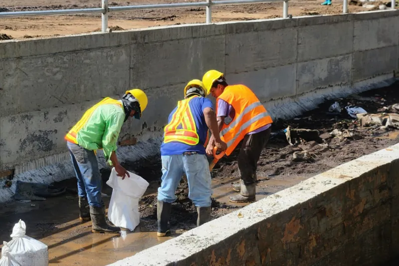 Avanza construcción de puente en Villa José Benito Escobar