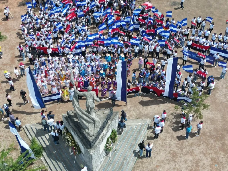 Galería fotográfica: Juventud ante Héroes de San Jacinto