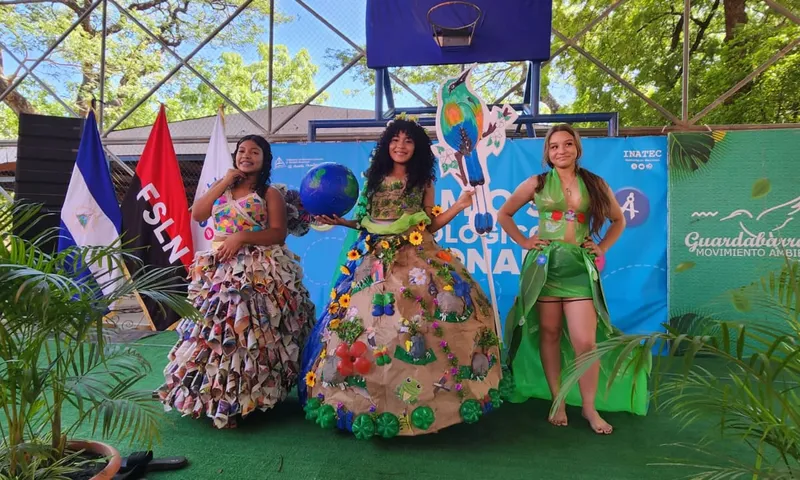 Chicas brillan en el Certamen Reina de la Madre Tierra de Tecnológicos Verdes