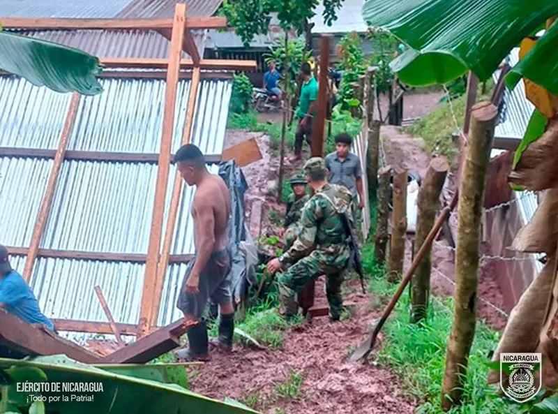 Deslizamiento de tierra obliga a evacuar a 18 familias en Waslala
