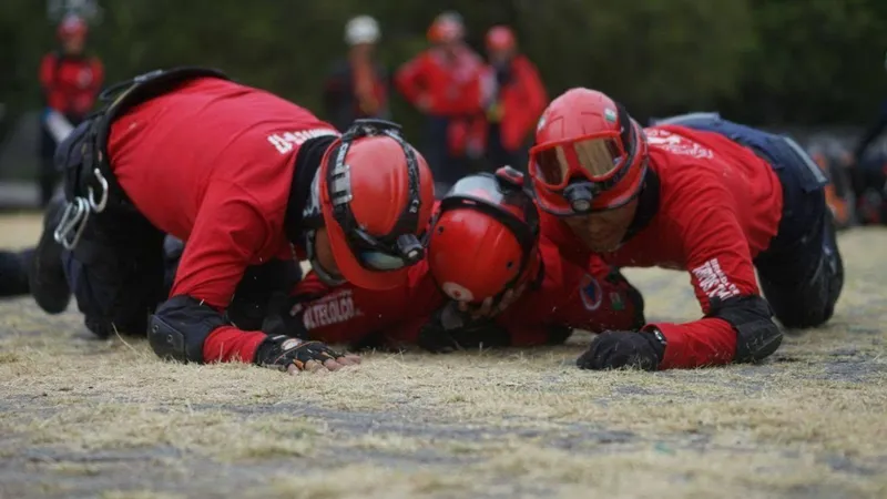 Los Topos, el grupo de rescate nacido de la tragedia en México y que ahora ayudará a Venezuela | Video