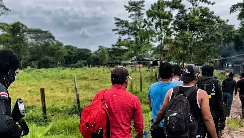 Fuerza Pública de Costa Rica arrestó a 21 nicaragüenses durante operativo de cantón de San Carlos