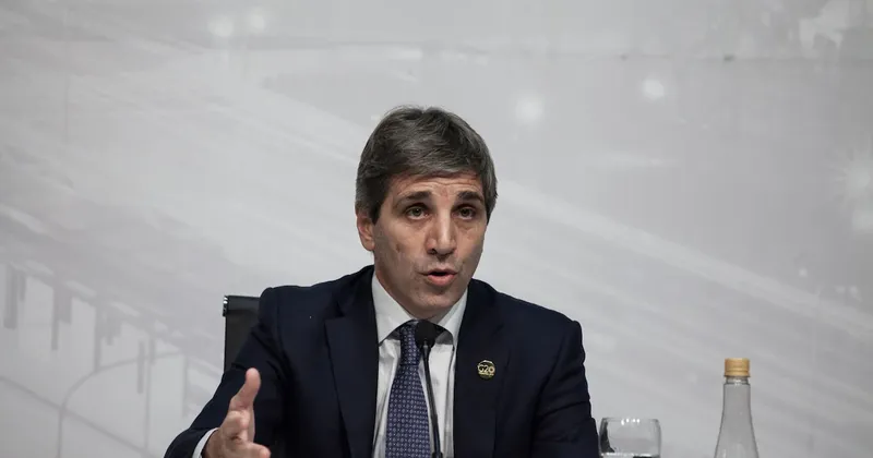 Dólar, riesgo país y reforma previsional post 2031: los mensajes de Caputo a empresarios en IDEA