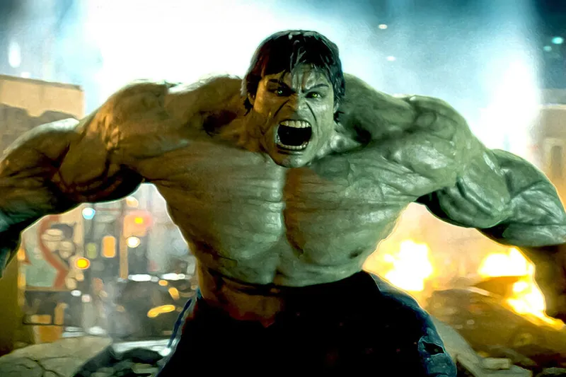 El director de El Increíble Hulk asegura que la primera película del UCM iba a ser mucho más oscura de lo que fue: "Se adelantó un poco a su tiempo"