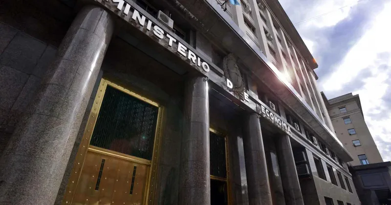 Detectan ventas del Tesoro para contener al dólar en la pulseada por el precio de un bono