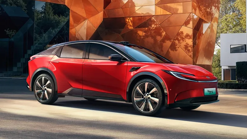 Cuesta 14.000 € y sus baterías de BYD entregan hasta 630 km de autonomía: Toyota actualiza el mejor de sus coches eléctricos