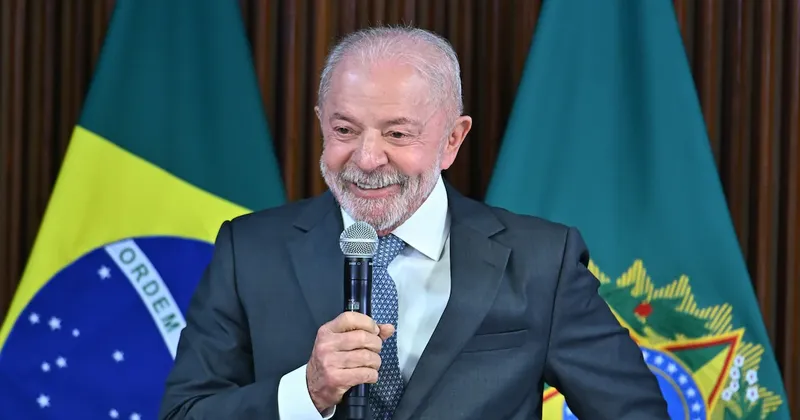 Lula mantiene su ventaja en las encuestas tras una semana de polémicas para Flávio Bolsonaro