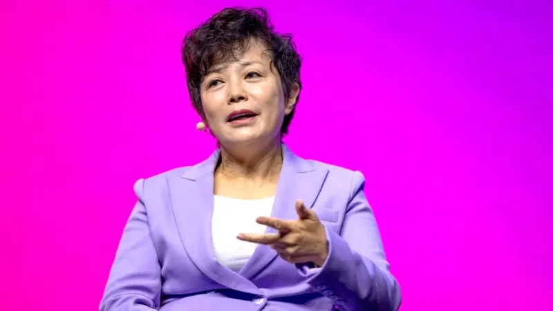 “Nunca se entiende qué están haciendo": Stella Li, vicepresidenta de BYD, se queja de lo que le impide superar a Toyota como el mayor fabricante de coches del mundo