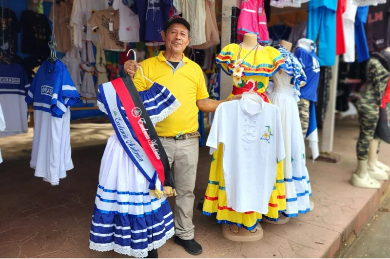 Septiembre viste de tradición a Managua y mueve el comercio