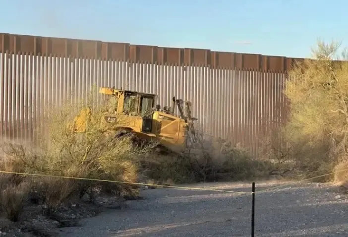 EEUU inicia construcción de nuevo tramo del muro fronterizo en Arizona pese a la oposición de tribu originaria