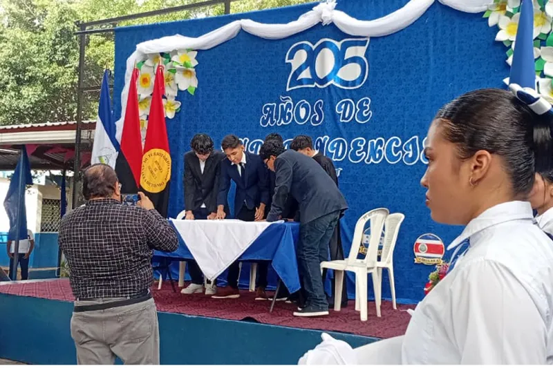 Colegio 14 de Septiembre conmemora la independencia centroamericana