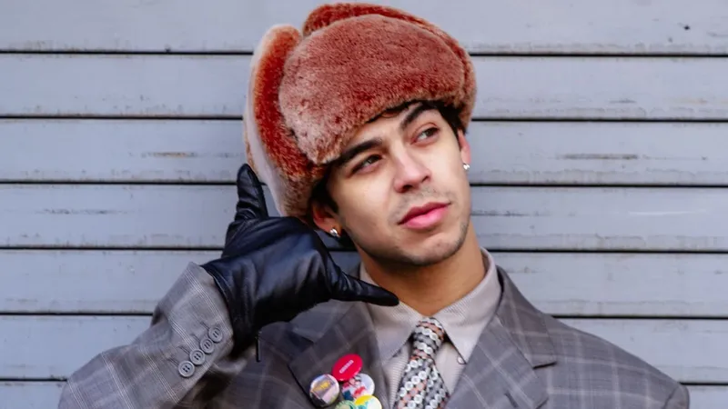 ROBI nos habla de su nuevo disco y explica su lado ‘gris’: ‘Muy pop para lo urbano y muy urbano para lo pop’