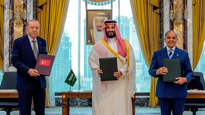 Arabia Saudita, Pakistán y Turquía firman un acuerdo de defensa