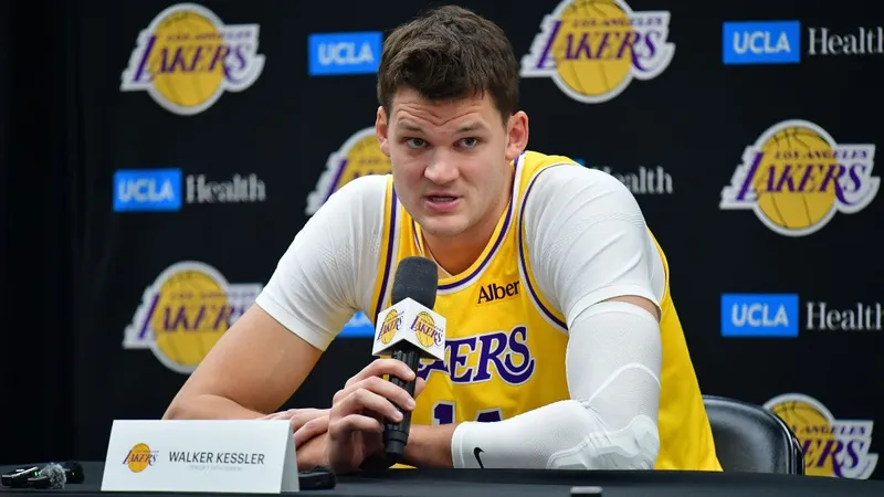 Redick quita peso a la lesión de Walker Kessler
