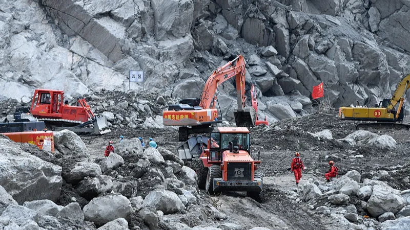 Siguen las operaciones de rescate en el puerto de Gyirong