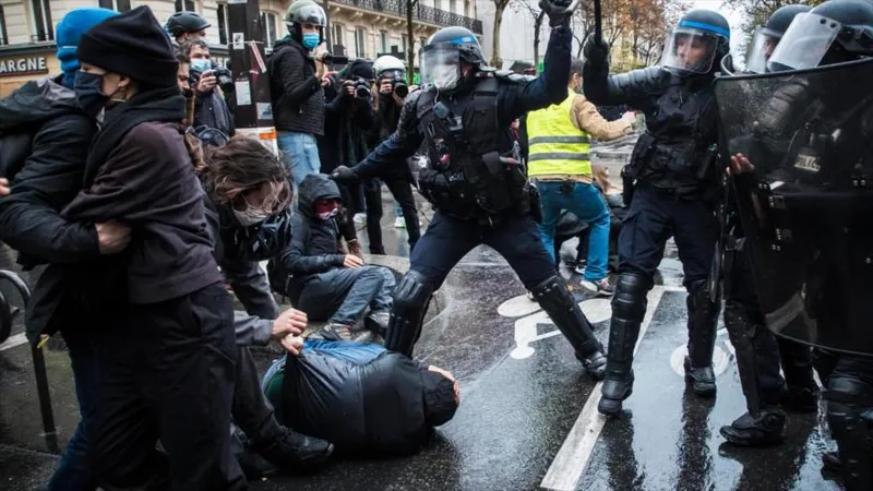 Liga por DDHH alerta de una mayor represión policial de protestas en Francia