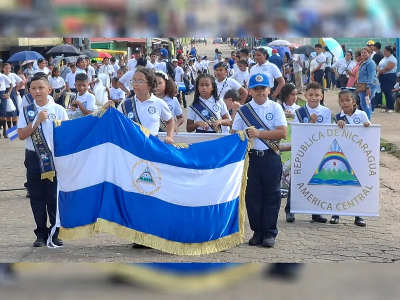 Estudiantes de Bilwi protagonizan desfiles escolares en saludo a las Fiestas Patrias