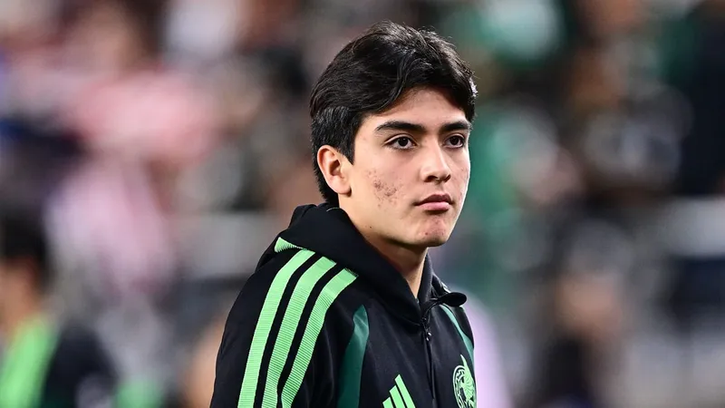 Gilberto Mora, descartado para el partido ante Chile