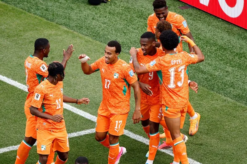 Costa de Marfil arrasa 2-0 a Curazao con doblete de Pépé