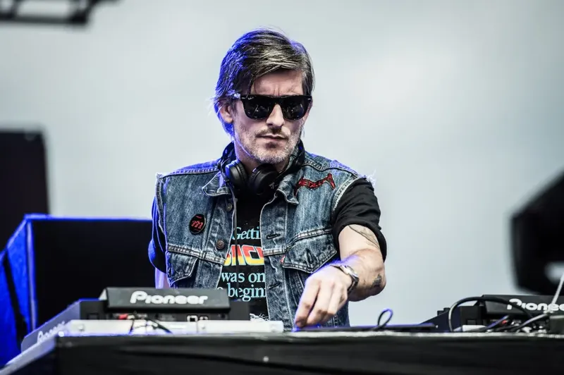 Productor francés Kavinsky, conocido por canción de ‘Drive’, es hallado muerto a los 50 años