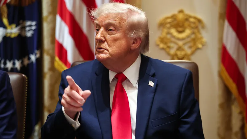 Trump promete vengarse de Irán tras derribo de su helicóptero Apache