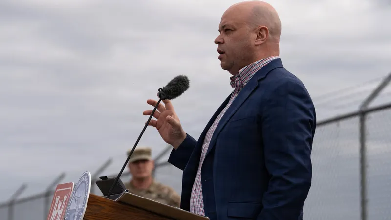 Trump mueve piezas en un Pentágono bajo presión: Adam Telle asumirá el control interino del Ejército de EEUU