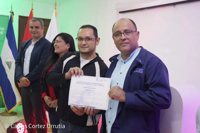 Entregan certificaciones internacionales a Mentores de Hackathon