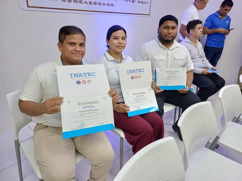 Taller Luban Nicaragua entrega certificados a sus primeros egresados de carreras tecnológicas