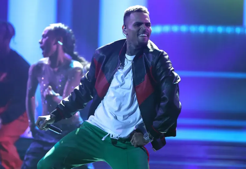 Chris Brown recibe un doctorado honoris causa por su trayectoria musical