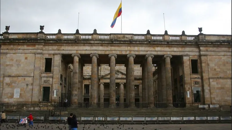 El fiscal general de Colombia niega irregularidades electorales y rechaza las acusaciones de Gustavo Petro