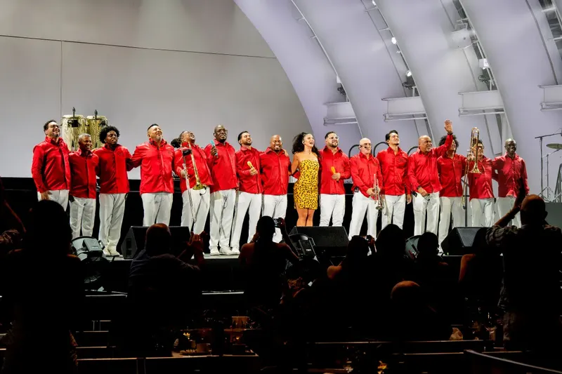 Nathy Peluso y Grupo Niche hacen historia en el Hollywood Bowl