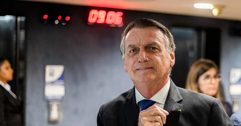 Juez de Brasil autoriza a Flávio Bolsonaro a visitar a su padre antes de la segunda vuelta