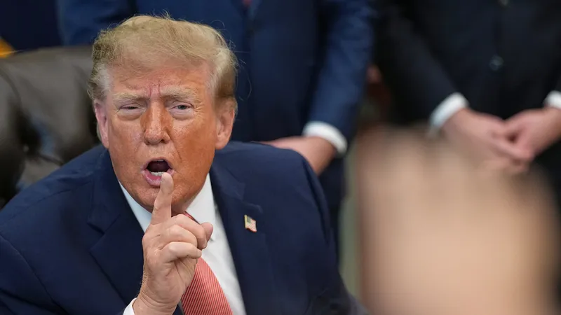 "¿Eres una persona enferma?": el brutal ataque de Trump a un reportero (VIDEO)