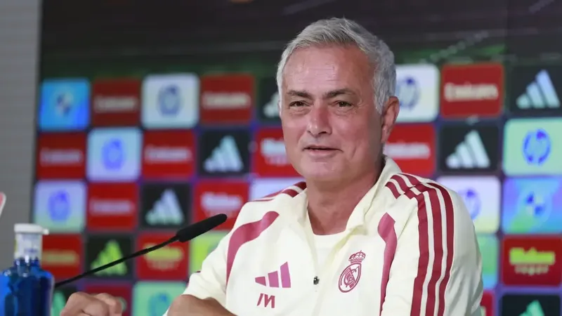 Mourinho se pronuncia sobre el 'caso Julián Álvarez'