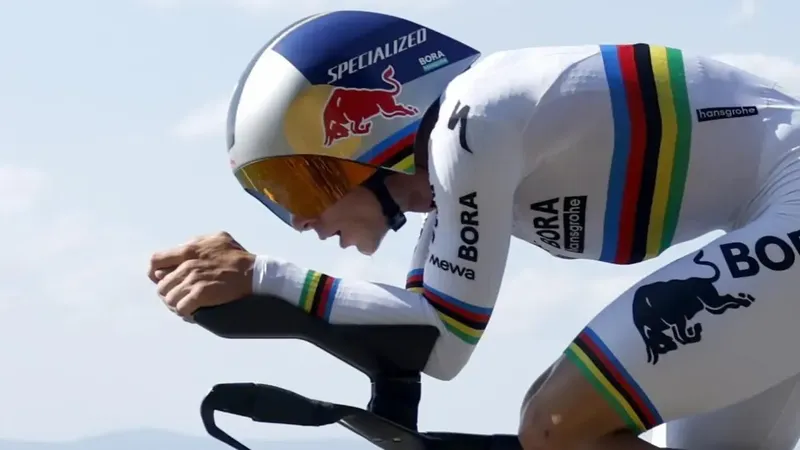 Evenepoel somete a Pogacar en la crono de la 16ª etapa del Tour en un mal día de Ayuso