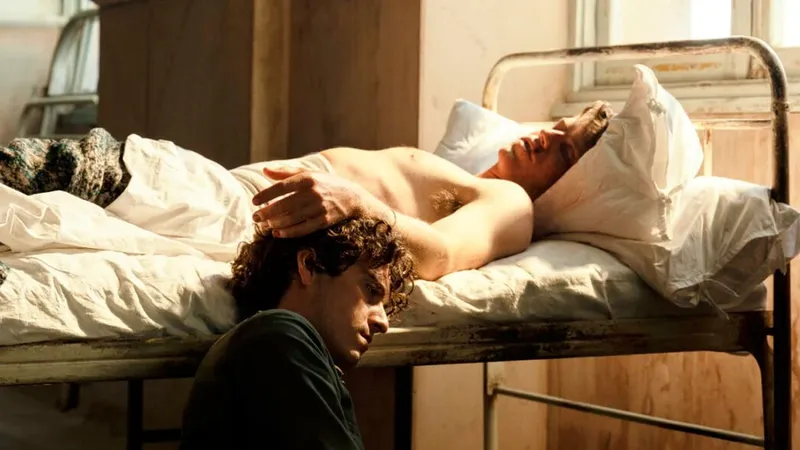 El guiño a 'Titanic' que Javier Calvo y Javier Ambrossi metieron en 'La bola negra' y es una de las grandes frases de la película