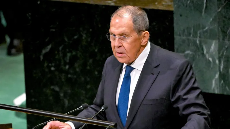 Putin está dispuesto a reunirse con Zelenski si viaja a Moscú: Lavrov