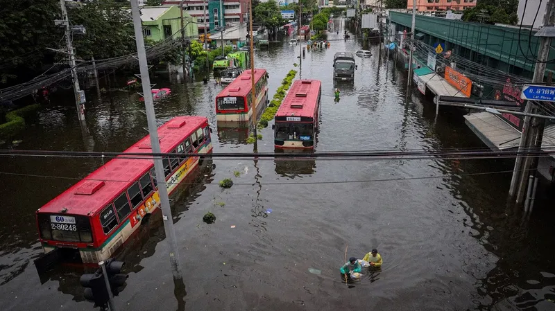 Inundaciones dejan 31 muertos y más de 4 millones de afectados en Tailandia