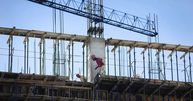 Precios de la vivienda social se disparan en Colombia mientras aceleran los costos de construirlas