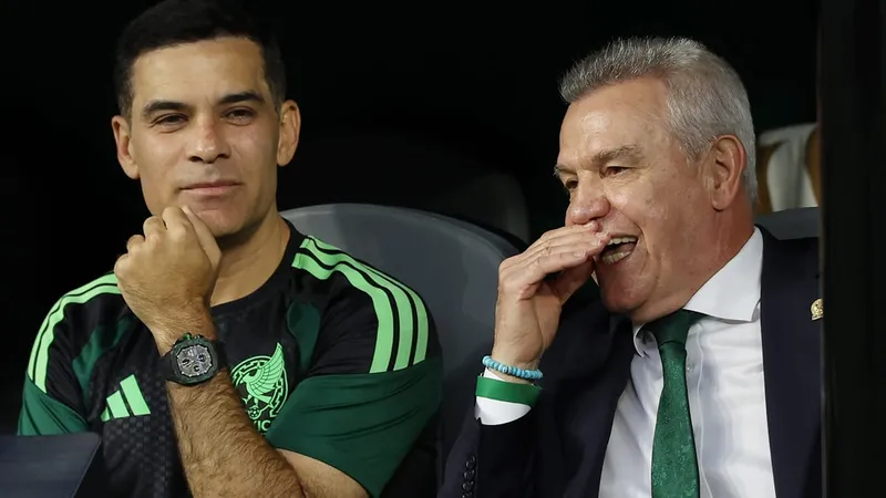 Aunque le quitó 2 piezas, Javier Aguirre le deseó lo mejor a Rafa Márquez