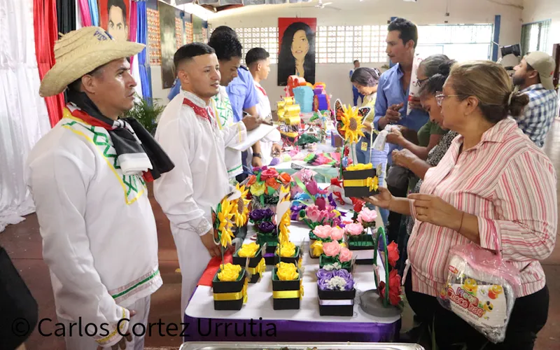 Internos del Sistema Penitenciario Nacional participan en feria gastronómica, de artesanías y de manualidades