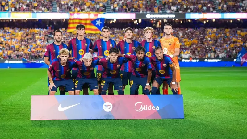 Flick sacó el once más joven de toda la historia en el Spotify Camp Nou