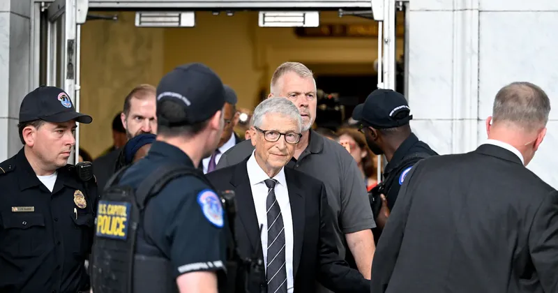 Gates dice al Congreso que Epstein consideró chantajearlo por sus infidelidades