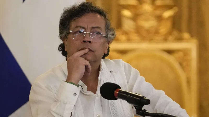 Polémica en Colombia por presunta suspensión del cargo del presidente Petro